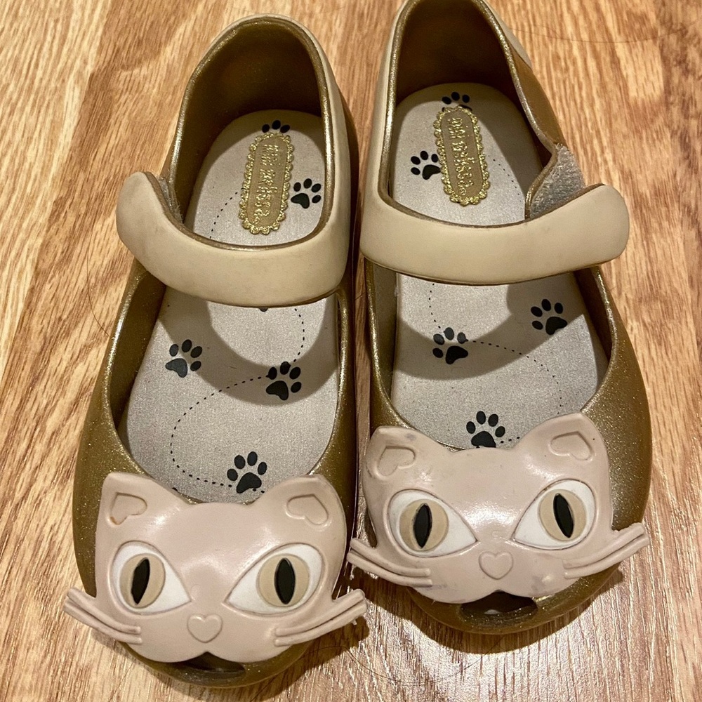 GUC Mini Melissa size 8 gold cat shoes